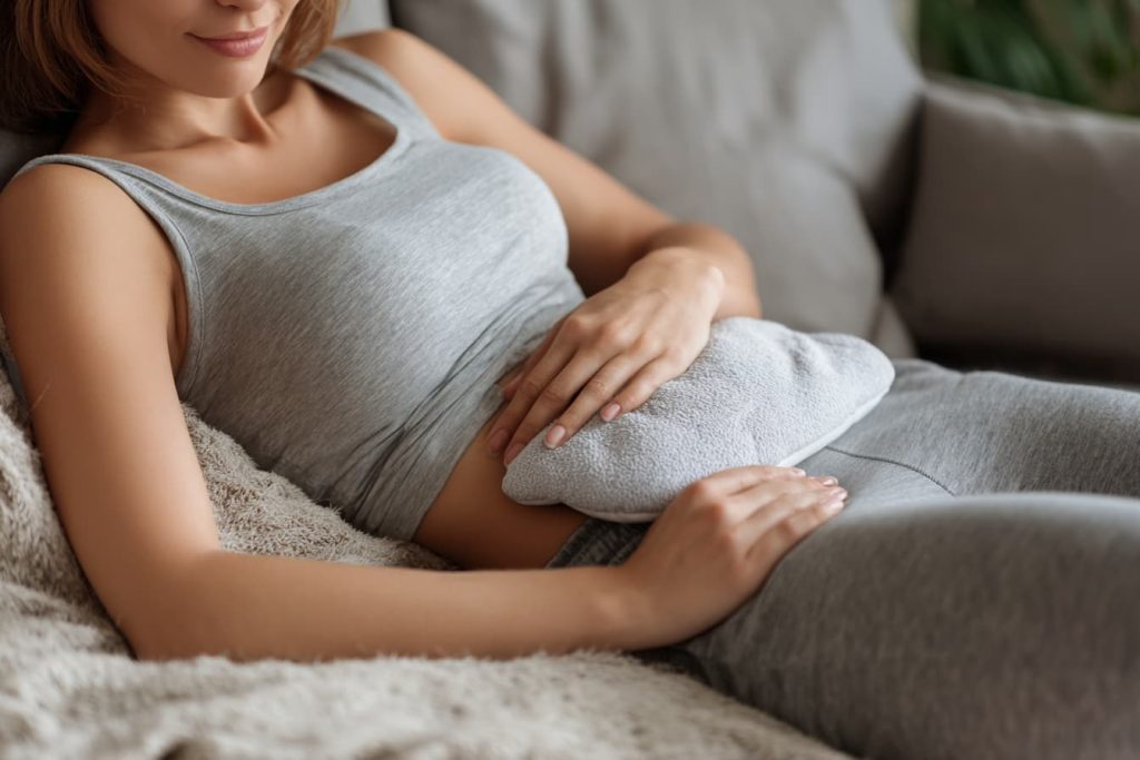 natural remedies fo bloating - warming the abdominal